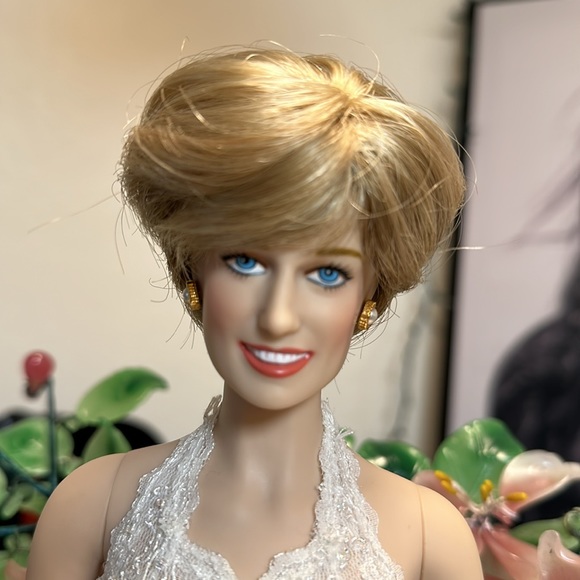 Franklin Mint Princess Diana of Whales. The people’s Princess forever. - Picture 5 of 8